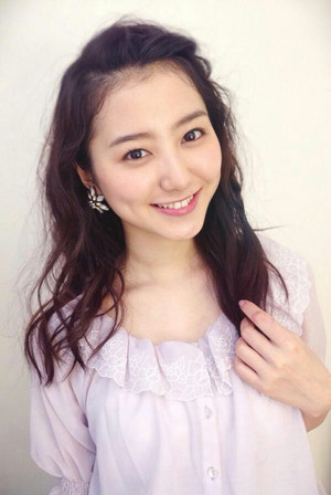 高田里穂 profil kép