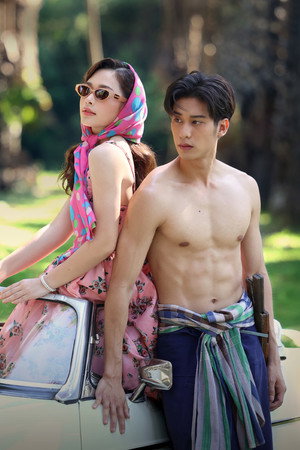 รักท่วมทุ่ง poszter