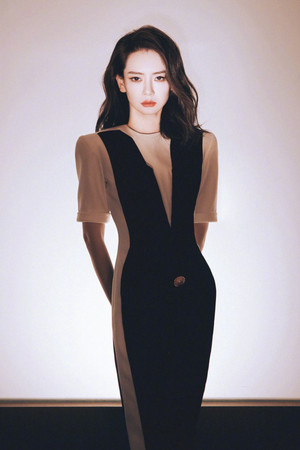戚薇 profil kép