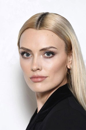 Wallis Day profil kép