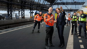 Amsterdam Central: Egy legendás pályaudvar mindennapjai kép