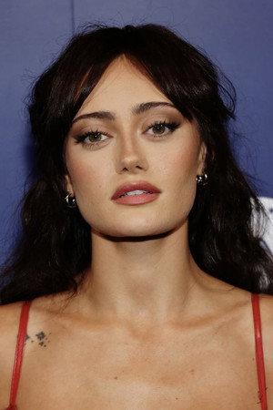 Ella Purnell profil kép