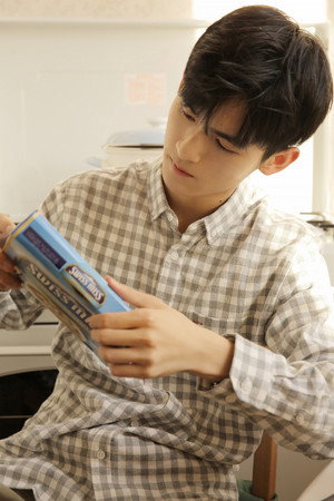 周历杰 profil kép