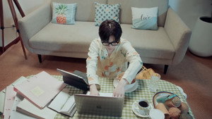 ที่สามของเธอ kép