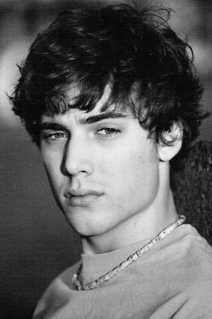 Dustin Milligan profil kép