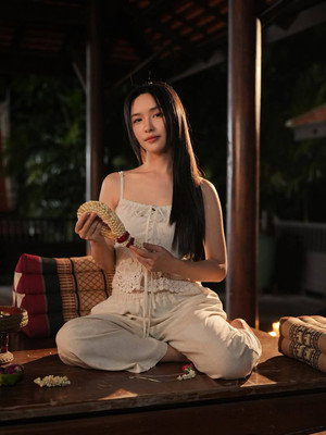 ข่มขลัง poszter