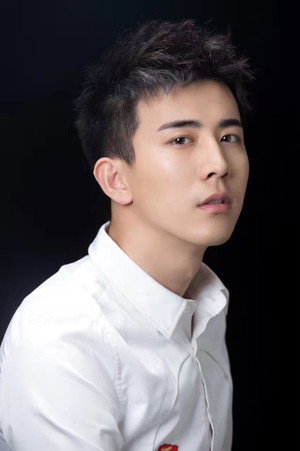 李川 profil kép
