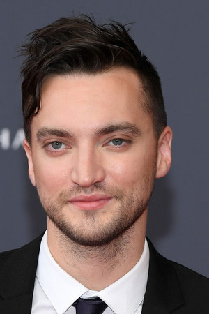 Richard Harmon profil kép