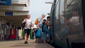 Around the World by Train With Tony Robinson 2. évad Ep.1 1. epizód