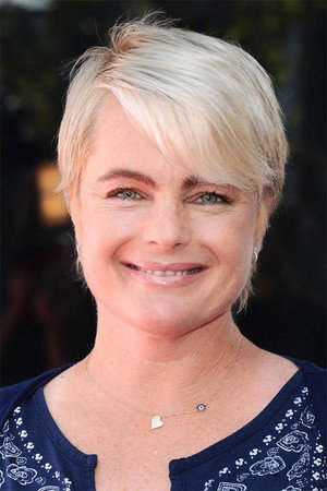 Erika Eleniak profil kép