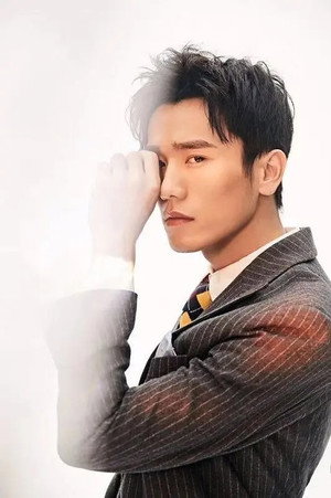 上白 profil kép