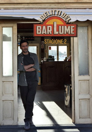 I delitti del BarLume 2. évad (2015-05-11) poszter