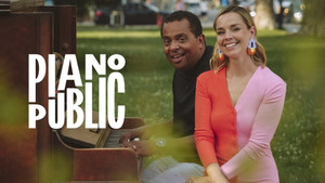 Piano public kép