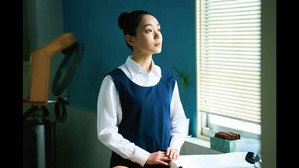 塀の中の美容室 kép