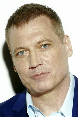 Holt McCallany profil kép