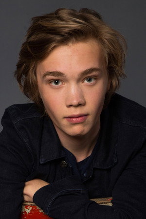 Charlie Plummer profil kép