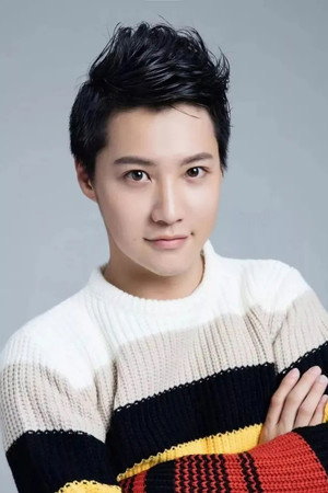 何超 profil kép