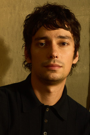 Devon Bostick profil kép