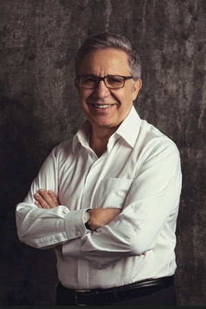 Zülfü Livaneli profil kép