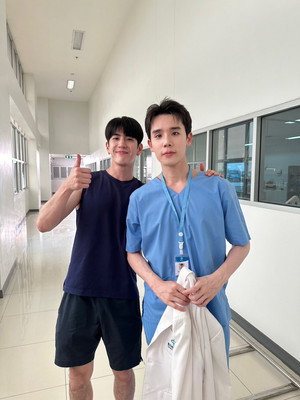 ทำนายทายทัพ poszter