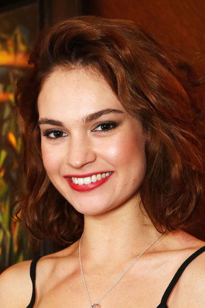 Lily James profil kép