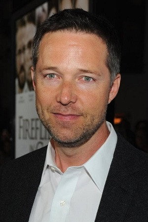 George Newbern profil kép