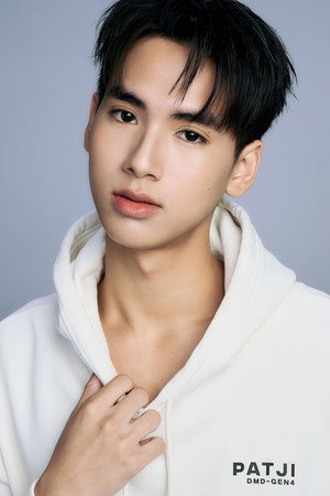 จิรชาติ บุษปวนิช profil kép