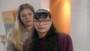 Betty, a csúnya lány 1. évad Ep.230 230. epizód