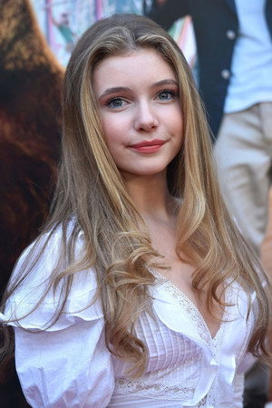 Eleanor Worthington-Cox profil kép