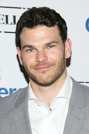 Josh Helman profil kép