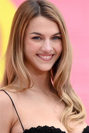 Chloe East profil kép