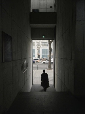 모두가 자신의 무가치함과 싸우고 있다 poszter