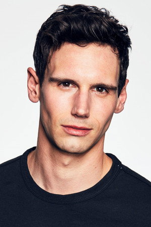 Cory Michael Smith profil kép