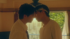 キスは捜査のあとで kép