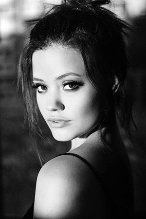 Sarah Jeffery profil kép