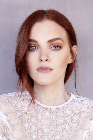 Madeline Brewer profil kép
