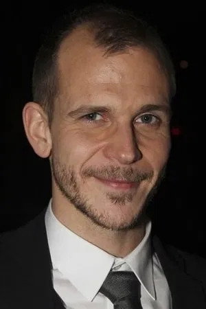 Gustaf Skarsgård profil kép
