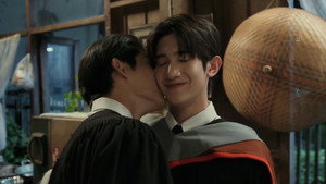 ต้นส้มอยู่บ้านเขา แต่ผลส้มหล่นมาบ้านเราตลอดเลย kép