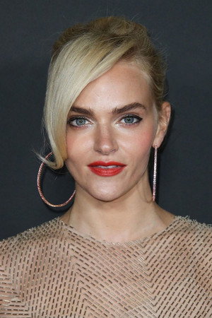 Madeline Brewer profil kép