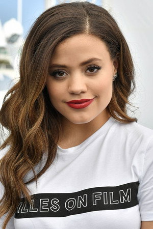 Sarah Jeffery profil kép