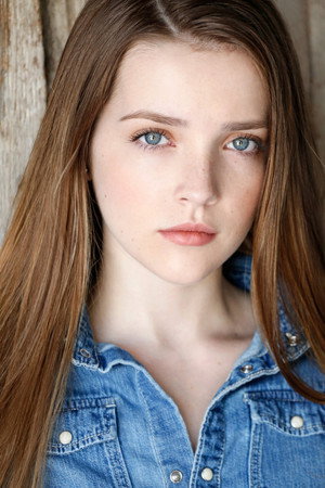 Makenna James profil kép