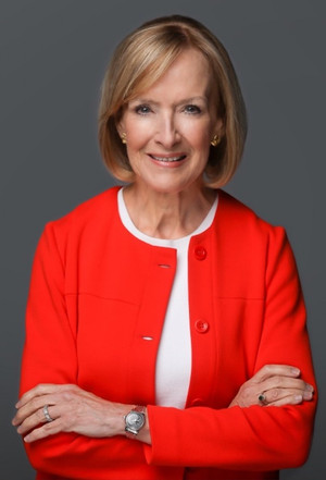 PBS NEWSHOUR: America at a Crossroads with Judy Woodruff poszter