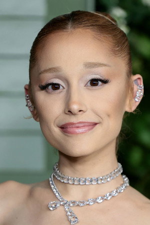 Ariana Grande profil kép