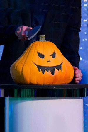Is It Cake? Halloween poszter