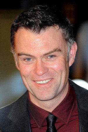 Julian Lewis Jones profil kép