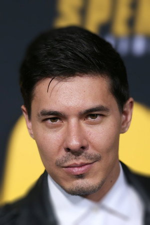 Lewis Tan profil kép