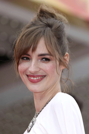 Louise Bourgoin profil kép
