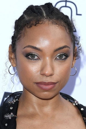 Logan Browning profil kép