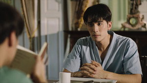 ใครในกระจก kép