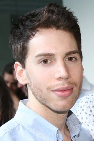 Jordan Gavaris profil kép